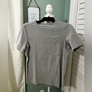 Lululemon chest pocket relaxed fit T, Men’s XS